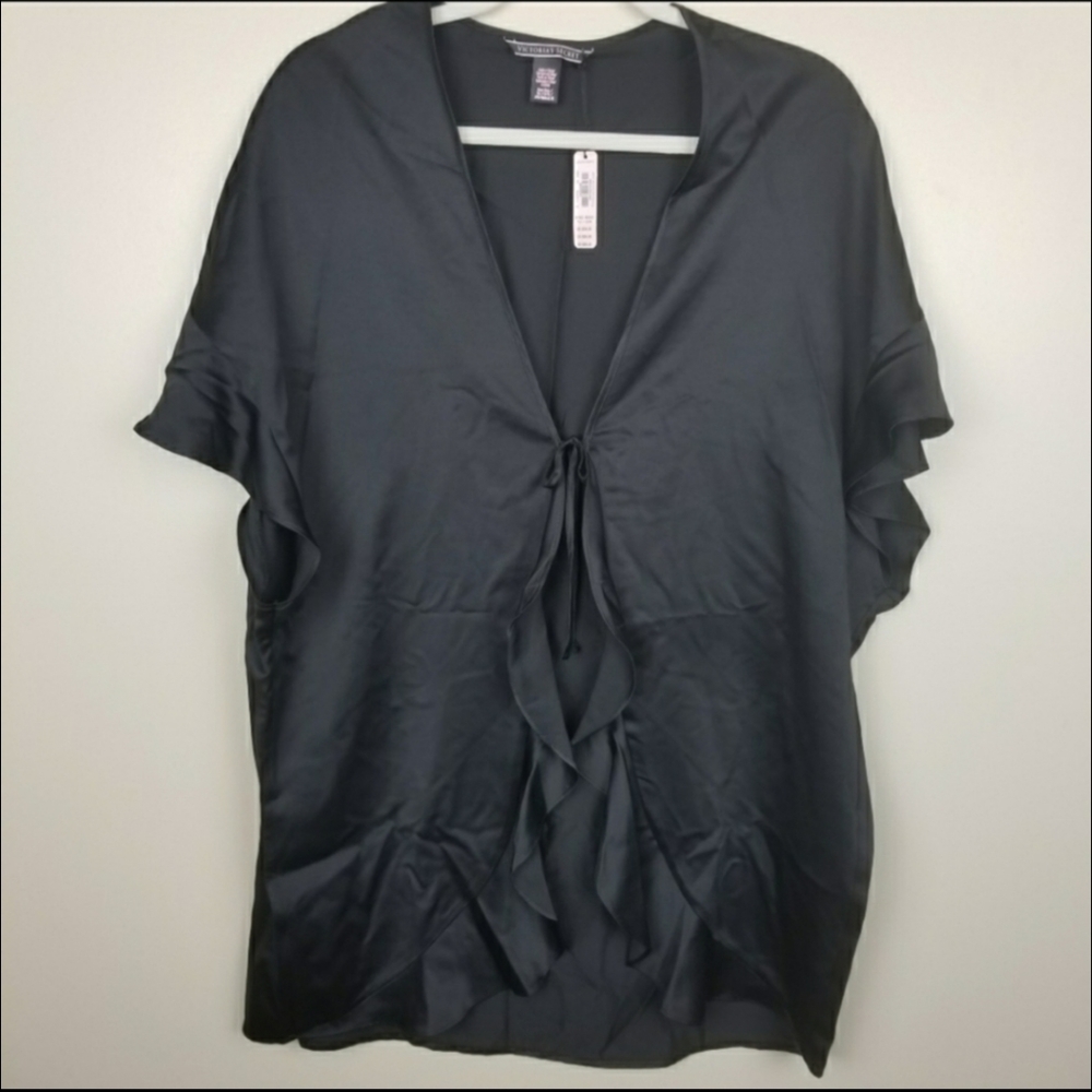 Set of 2 one-size robes and 3 XL panties